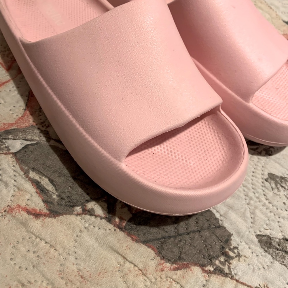 Women’s Light Pink Slides